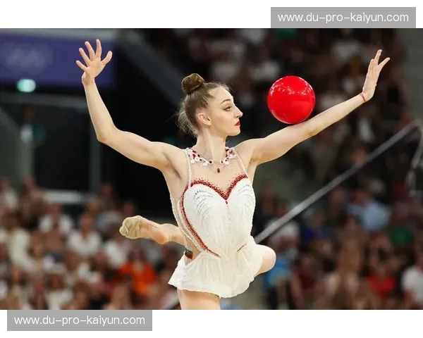 艺术体操新闻：光影之间的优雅风暴