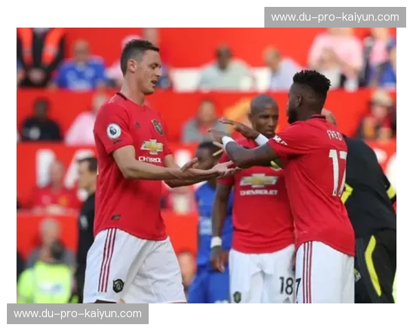 绿茵场上的史诗对决：中日德兰的逆袭与曼联的荣耀征途